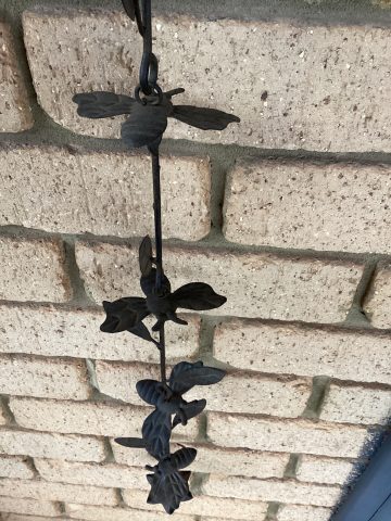Hanging Chain- Rust Bee
