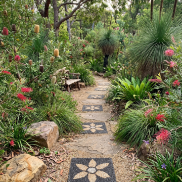 Bali Stepping Stone/Paver - Black White 6 Petal Flower